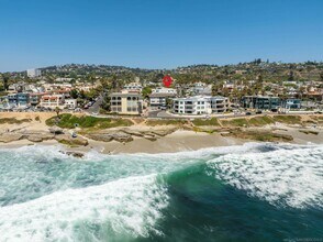 246 Playa Del Norte St in San Diego, CA - Building Photo - Building Photo