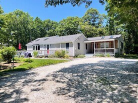 25 Theroux Dr in East Falmouth, MA - Building Photo