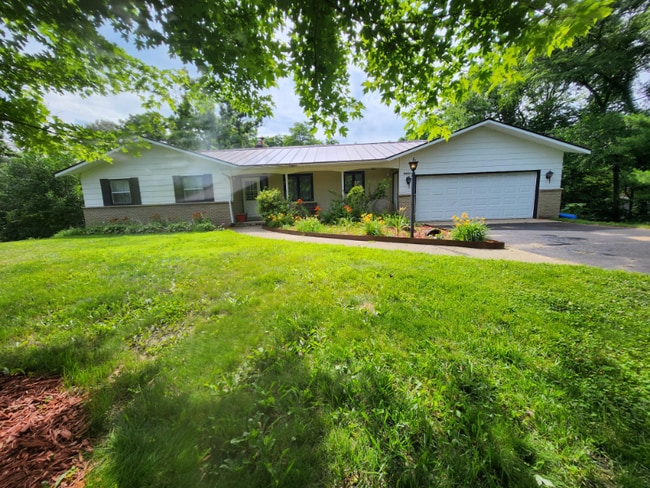 N6645 Fawn Cir in Pardeeville, WI - Building Photo - Building Photo