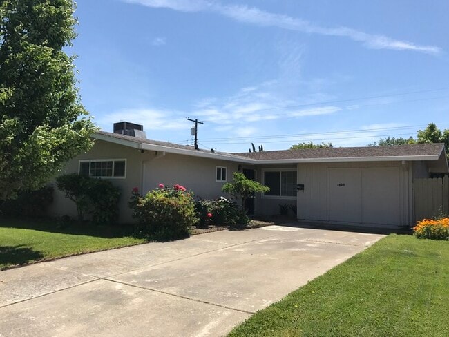 1420 32nd Ave in Sacramento, CA - Building Photo - Building Photo