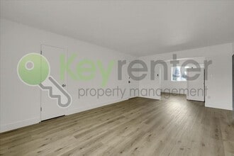 5730 Falconer Way in Sacramento, CA - Building Photo - Building Photo