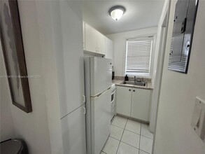 300 Sunset Dr-Unit -4 in Fort Lauderdale, FL - Building Photo - Building Photo