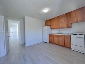 7550 NW 2nd Terrace in Miami, FL - Foto de edificio - Building Photo