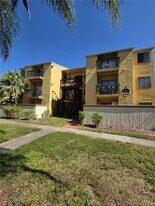 2925 Winkler Ave in Ft. Myers, FL - Building Photo