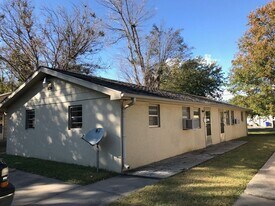 824-824.5-8245 W 11th St in Junction City, KS - Building Photo