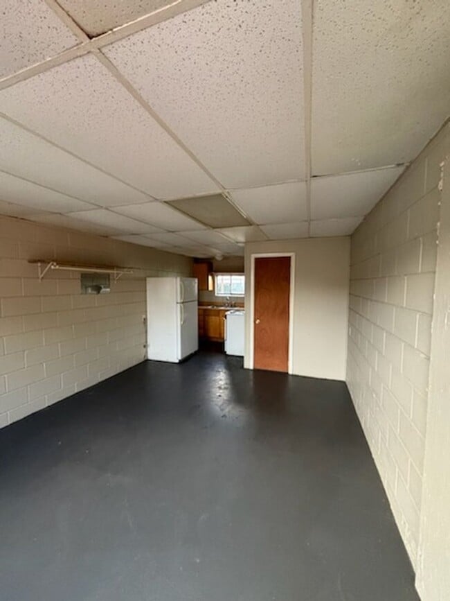 property at 117 W Ferry St