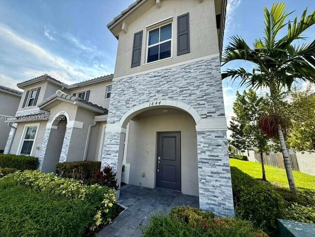 1844 SE 27th Rd