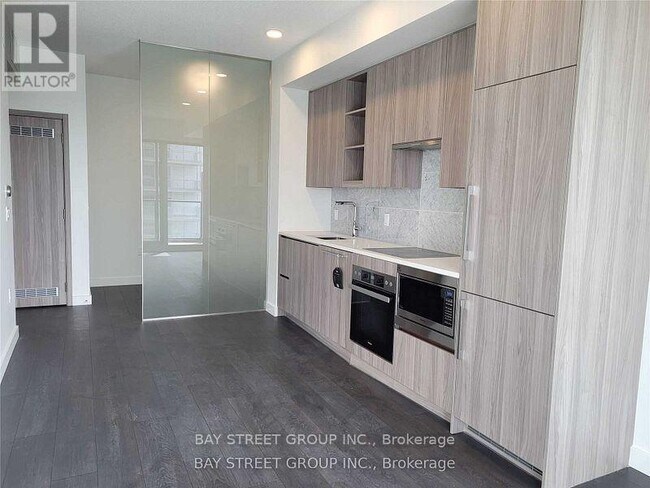 85-2585 McMahon Dr in Toronto, ON - Building Photo - Building Photo