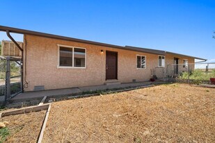 1064 E Mallon Dr in Pueblo, CO - Building Photo