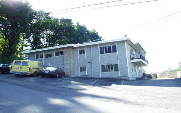 Wind & Hide Apartments in Bothell, WA - Building Photo