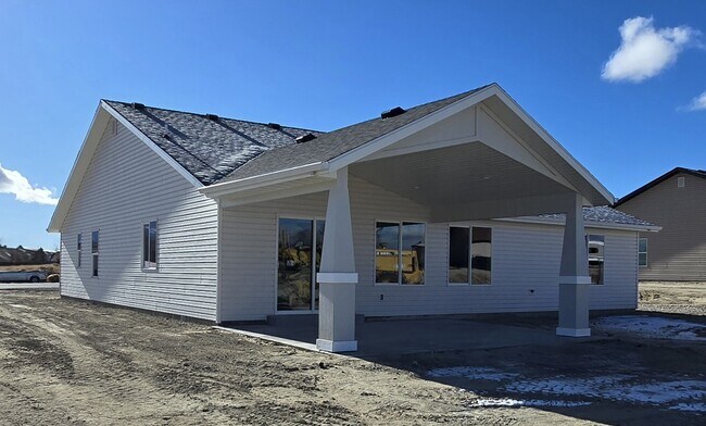 267 Country Club Pkwy in Spring Creek, NV - Building Photo - Building Photo