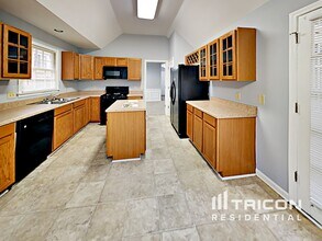 7057 Wind Run Way in Stone Mountain, GA - Building Photo - Building Photo