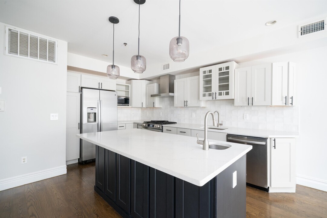 610 Madison St in Hoboken, NJ - Building Photo