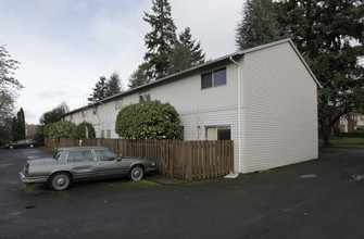 Fir Manor in Vancouver, WA - Building Photo - Building Photo