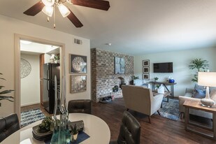 The Reserve at White Oak in Houston, TX - Building Photo