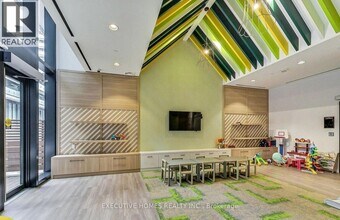 180 Mill St in Toronto, ON - Building Photo - Building Photo