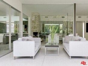 5470 Katherine Ave in Los Angeles, CA - Building Photo - Building Photo