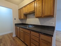 531 W Aldine Ave, Unit 212 in Chicago, IL - Building Photo - Building Photo