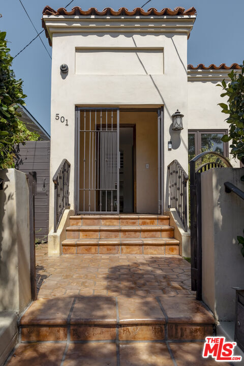 501 Pier Ave in Santa Monica, CA - Building Photo - Building Photo