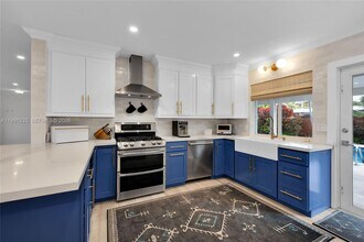 6440 SW 63rd Terrace in South Miami, FL - Building Photo - Building Photo