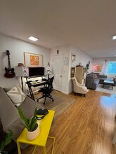4427 Burns Ave in Los Angeles, CA - Foto de edificio - Building Photo