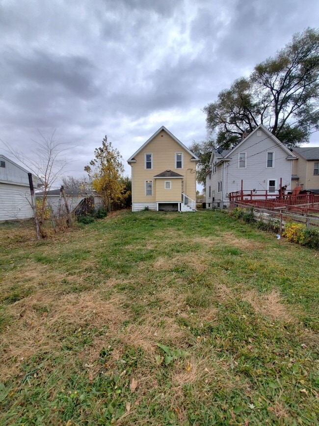 1419 Bluff St in Waterloo, IA - Building Photo - Building Photo