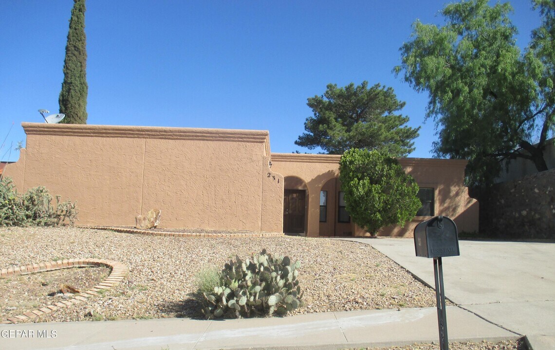 231 Flynn Dr in El Paso, TX - Building Photo