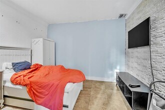 5207 Hayes St in Hollywood, FL - Building Photo - Building Photo