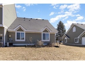 2438 Cochrane Cir in Woodbury, MN - Building Photo - Building Photo