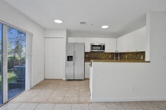 5409 SW 41st St in Pembroke Park, FL - Building Photo - Building Photo