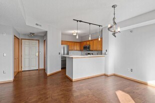 615 N 1st St in Minneapolis, MN - Building Photo