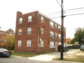 4921 A St SE in Washington, DC - Building Photo - Building Photo