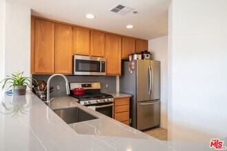 13075 Pacific Promenade in Los Angeles, CA - Building Photo - Building Photo