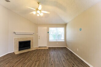 833 Beaver Creek Dr in Burleson, TX - Building Photo - Building Photo