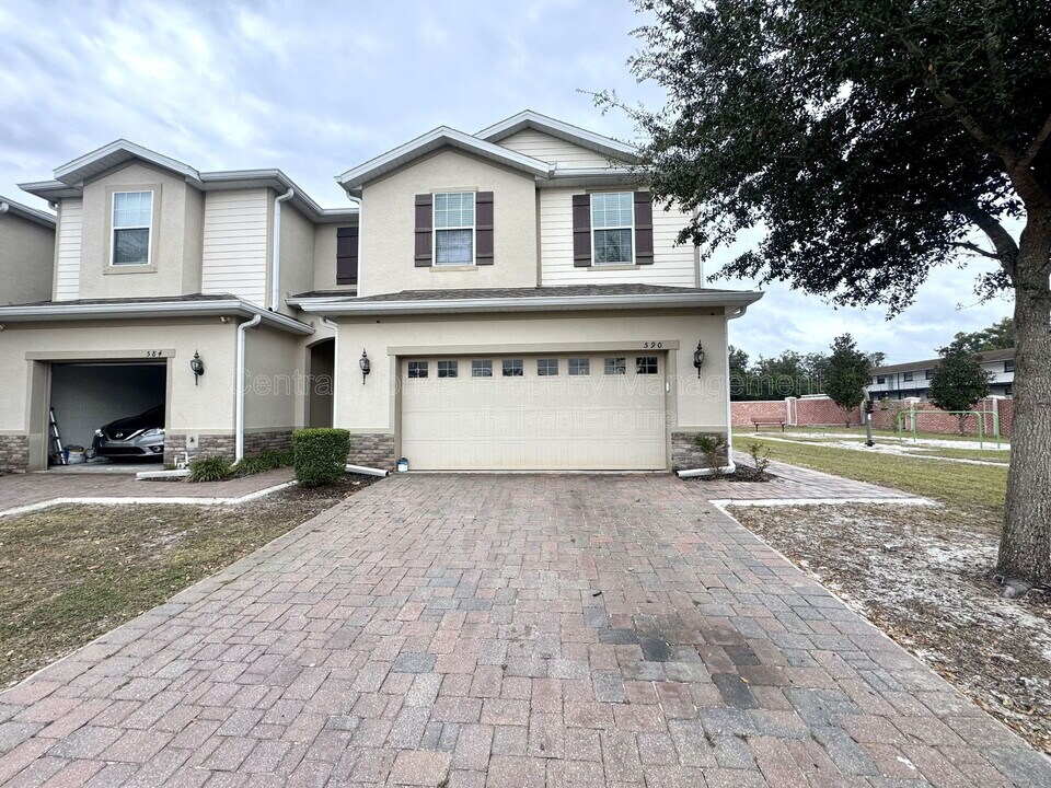 590 Prospect Point in Oviedo, FL - Building Photo