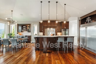 678 Kuipers Crescent in Kelowna, BC - Building Photo - Building Photo