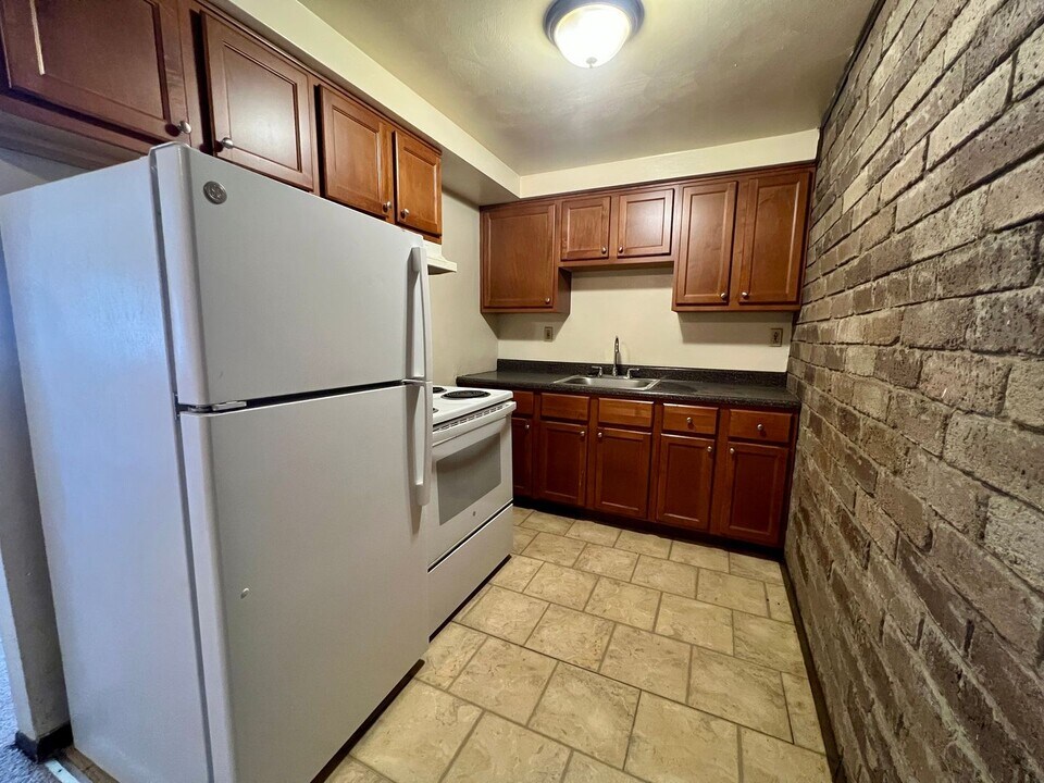605 Kellywood Manor in New Kensington, PA - Building Photo