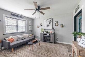 Lauradale in Jacksonville, NC - Foto de edificio - Building Photo