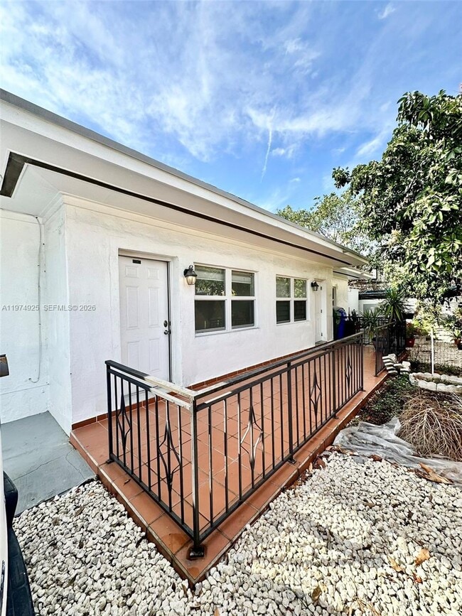 3461 NW 6th St in Miami, FL - Building Photo - Building Photo