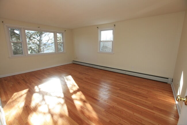 40 Santo Ct in New Britain, CT - Building Photo - Building Photo