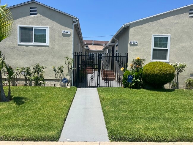10639 1/2 Ayres Ave, Unit 10639 12