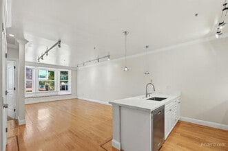 166 Sanchez St in San Francisco, CA - Building Photo - Building Photo