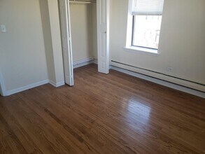 2761 N Sawyer Ave in Chicago, IL - Building Photo - Building Photo