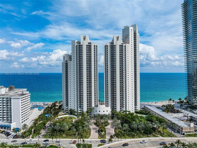 19111 Collins Ave in Sunny Isles Beach, FL - Building Photo - Building Photo