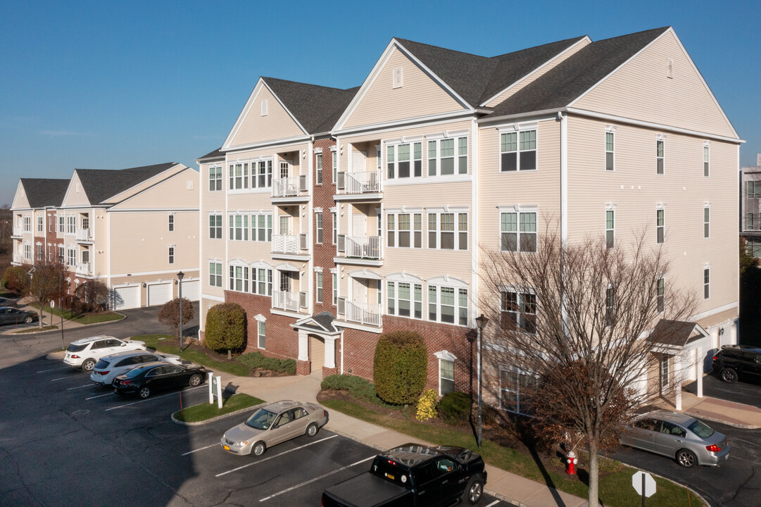 Courthouse Commons in Central Islip, NY - Building Photo