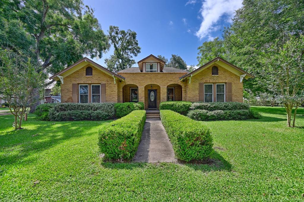 3348 W Ueckert Rd in Bellville, TX - Building Photo