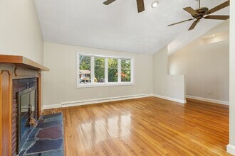 16 Paulson Dr in Burlington, MA - Building Photo - Building Photo