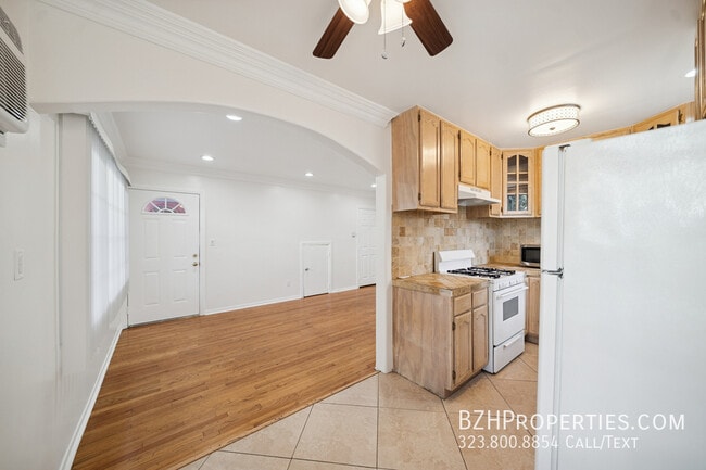 710 Westmount Dr in West Hollywood, CA - Building Photo - Building Photo