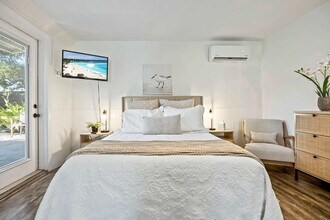 105 NE 3rd St in Satellite Beach, FL - Foto de edificio - Building Photo