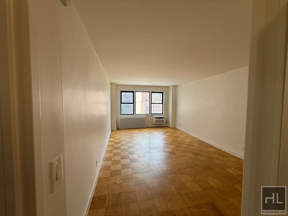 EAST 36 STREET in New York, NY - Building Photo